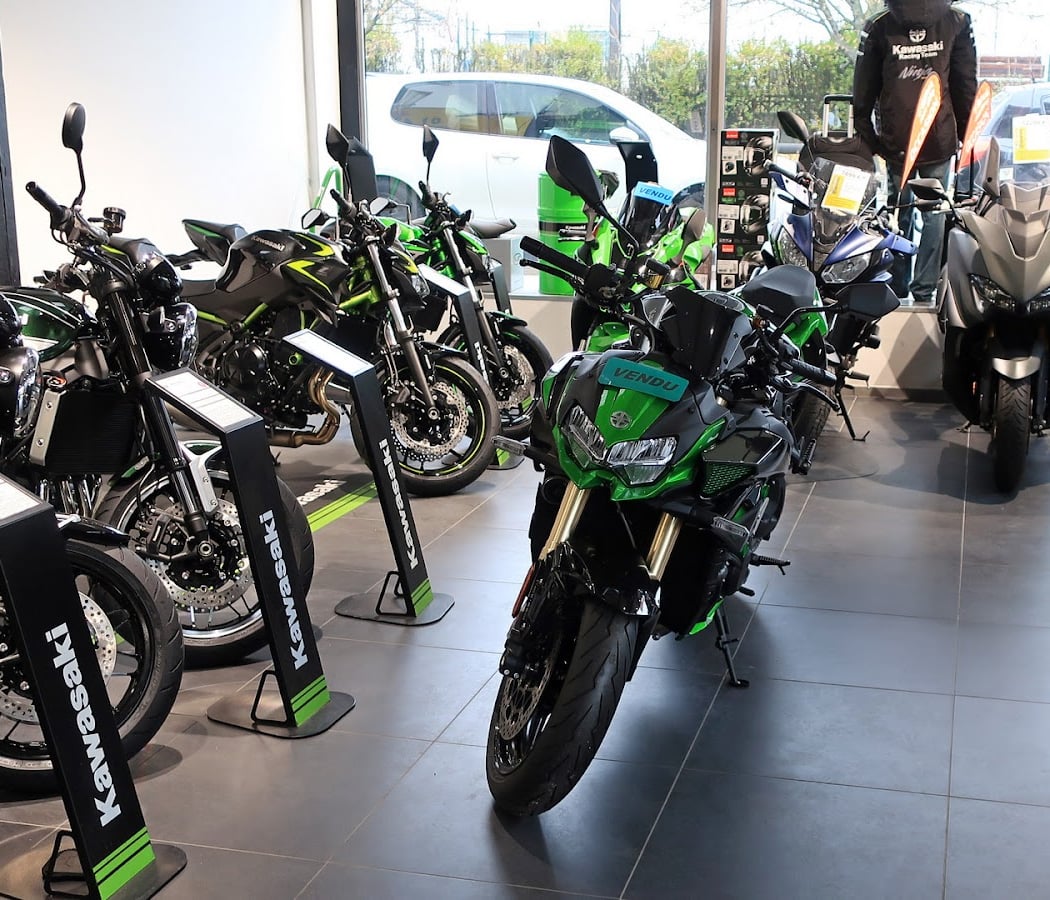 JOUY MOTO Villeneuve Yamaha & Kawasaki 1
