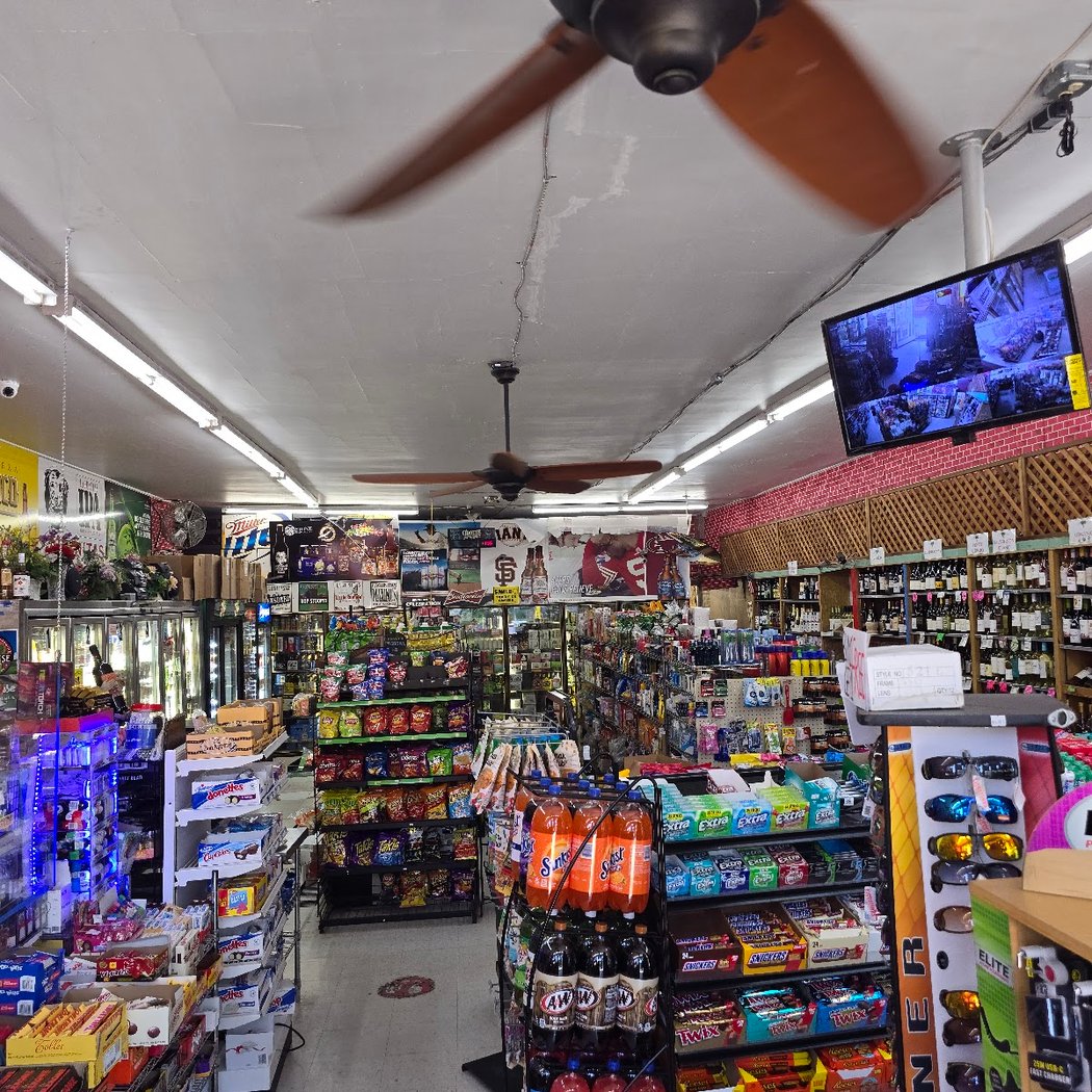 Don’s Market & Liquor 3