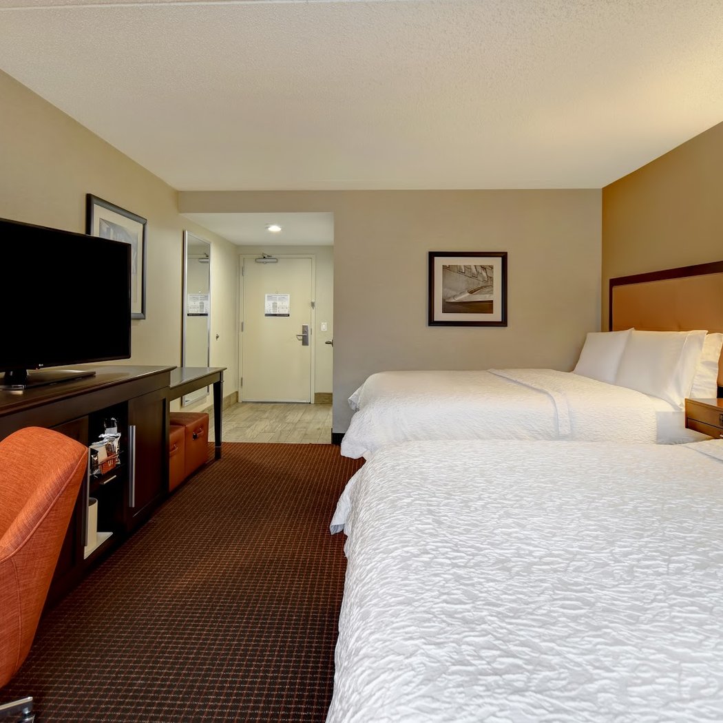 Hampton Inn NY-JFK 2