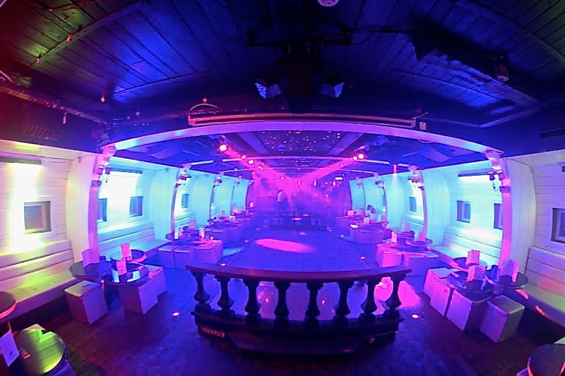 L'Escale Club 1