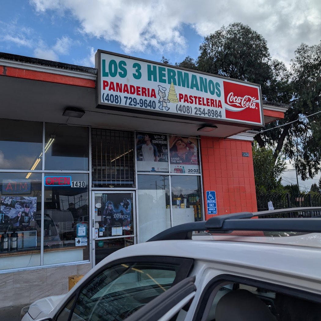 Los Tres Hermanos Bakery 3