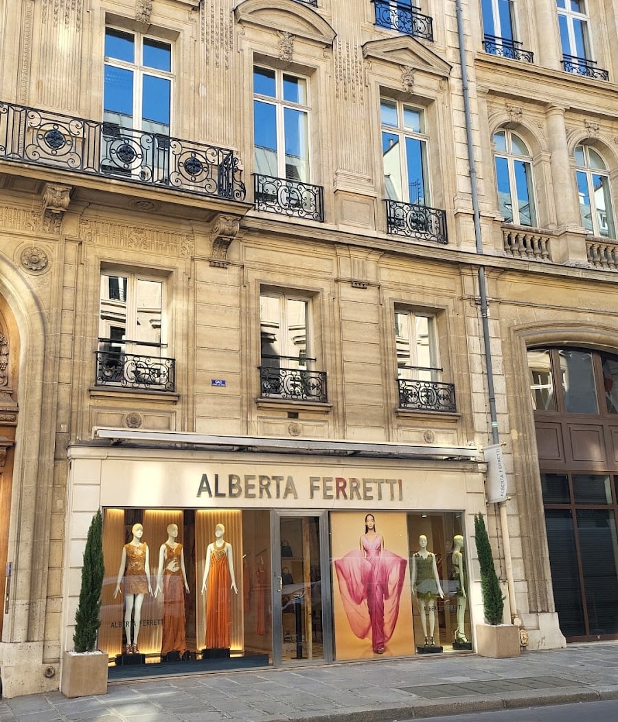 Indulge in Luxury at Faubourg Saint-Honoré 3