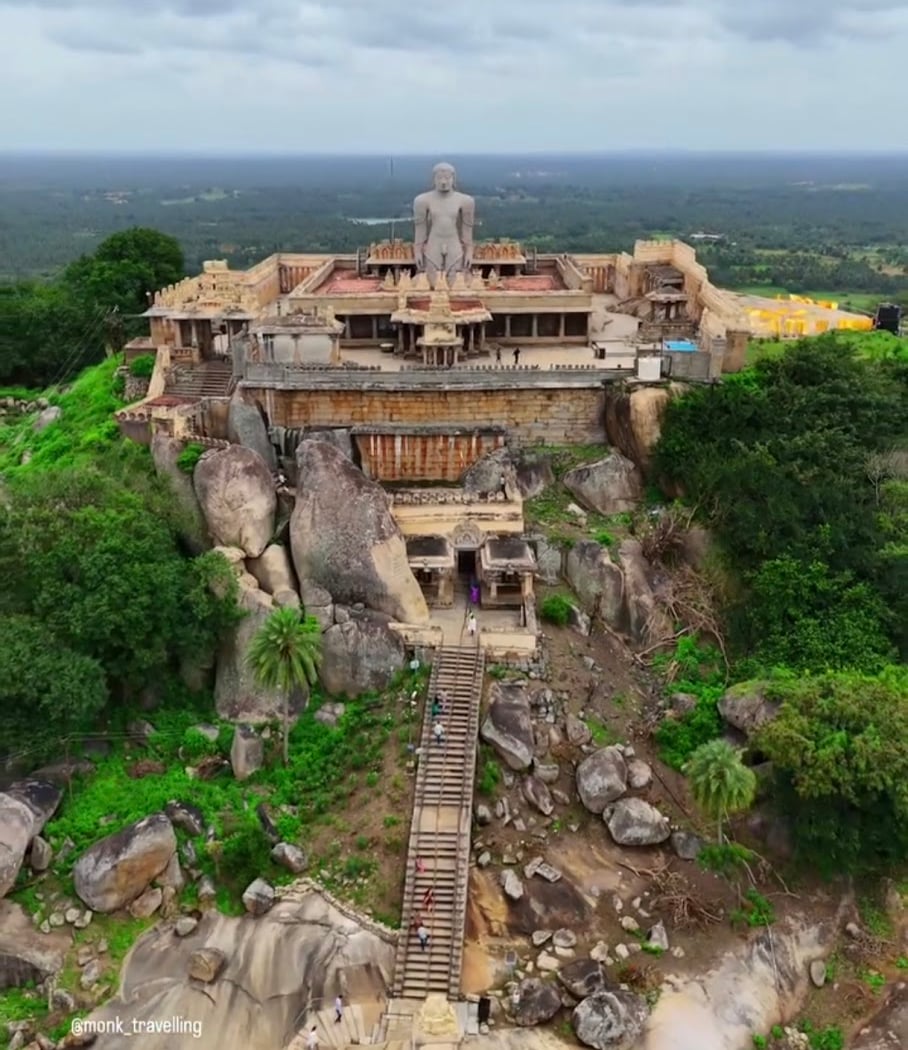 Gommateshwara statue 2