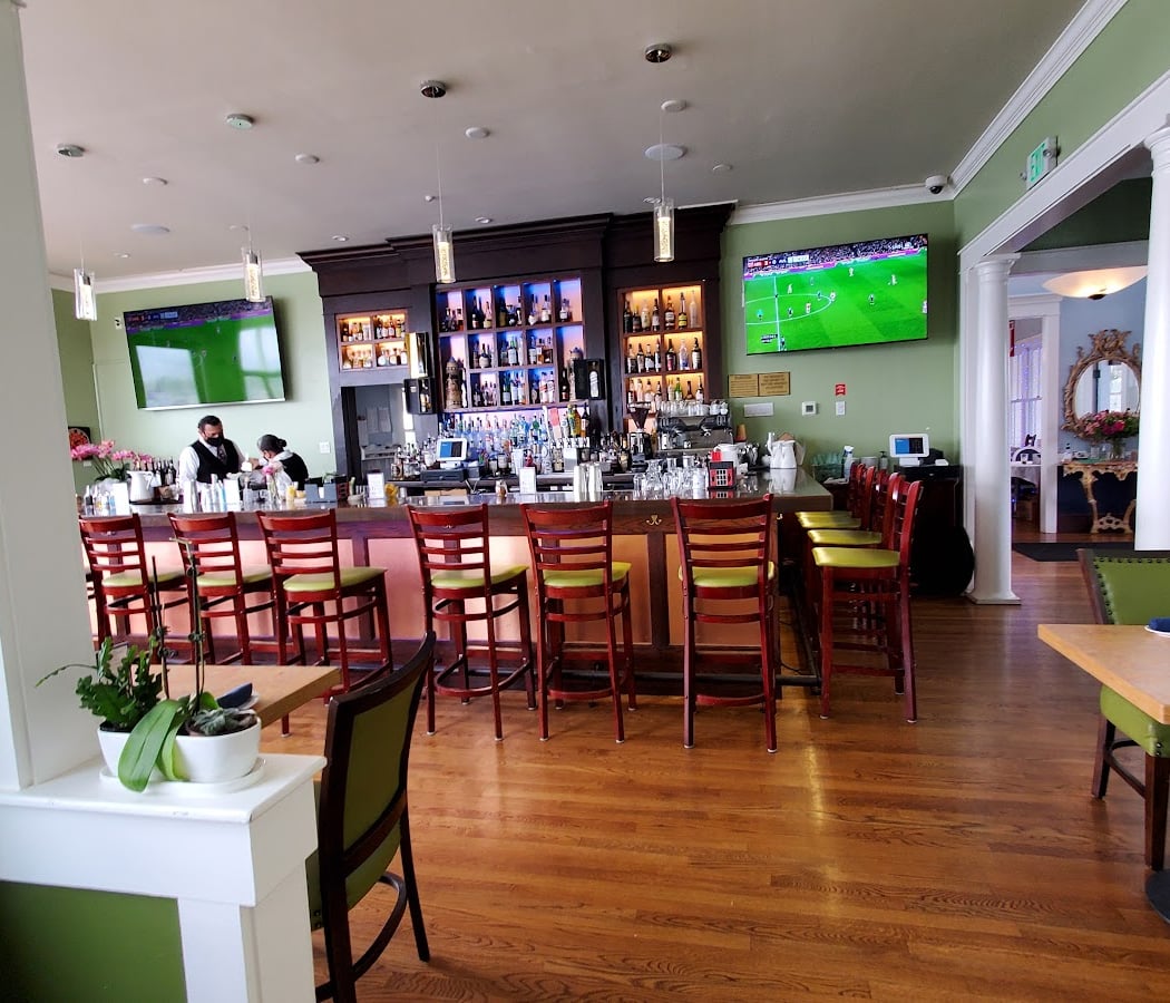 Lara's Fine Dining 3