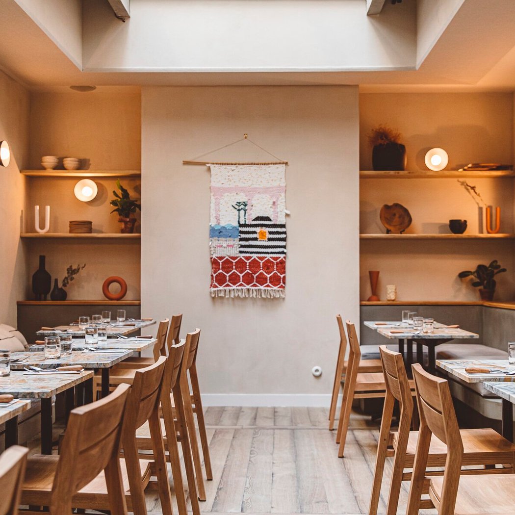 mesa de HOY - PlantBased Restaurant 5