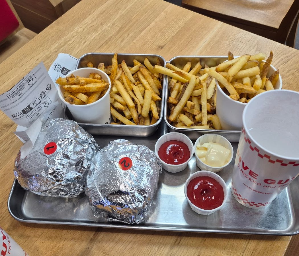 Five Guys Burgers and Fries Place de Clichy 2