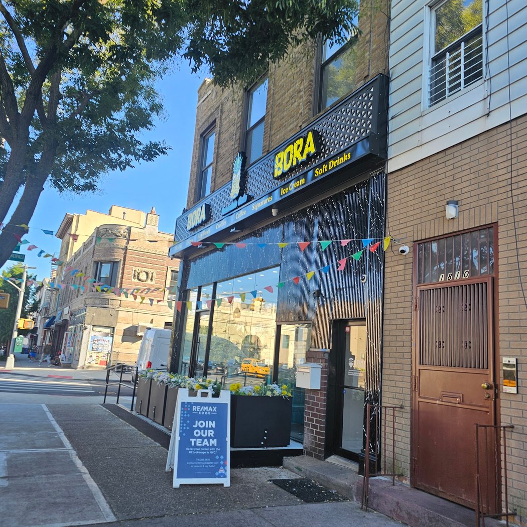 Bora Bora Smoothie Cafe - Bath Ave 2