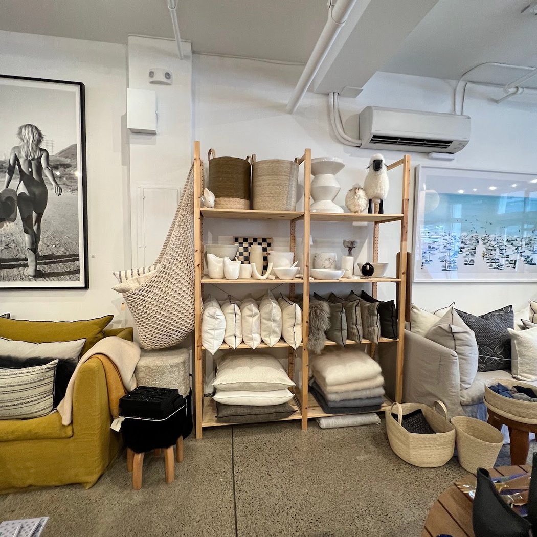 Free Gift Wrapping at Flora & Henri 2
