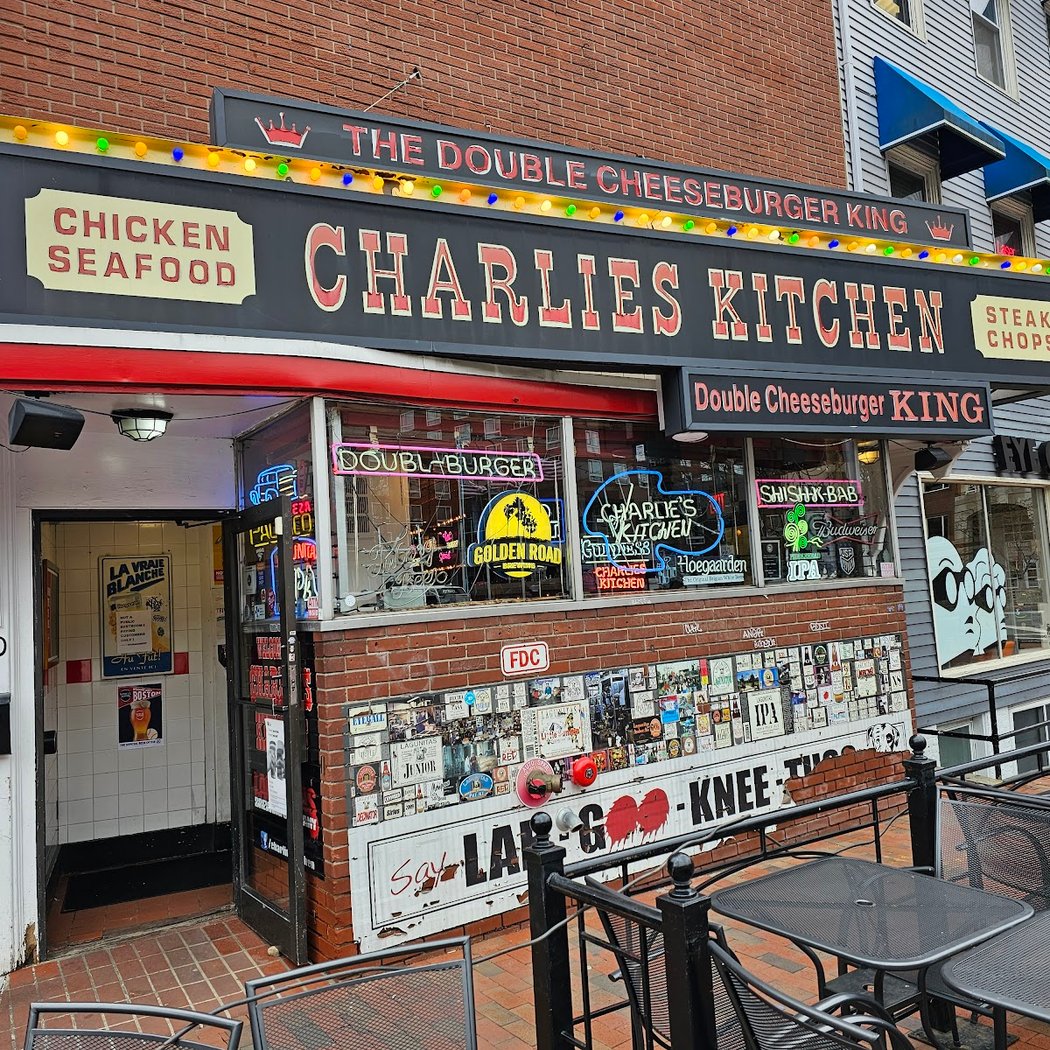 $2 Oysters at Charlie's Kitchen 2