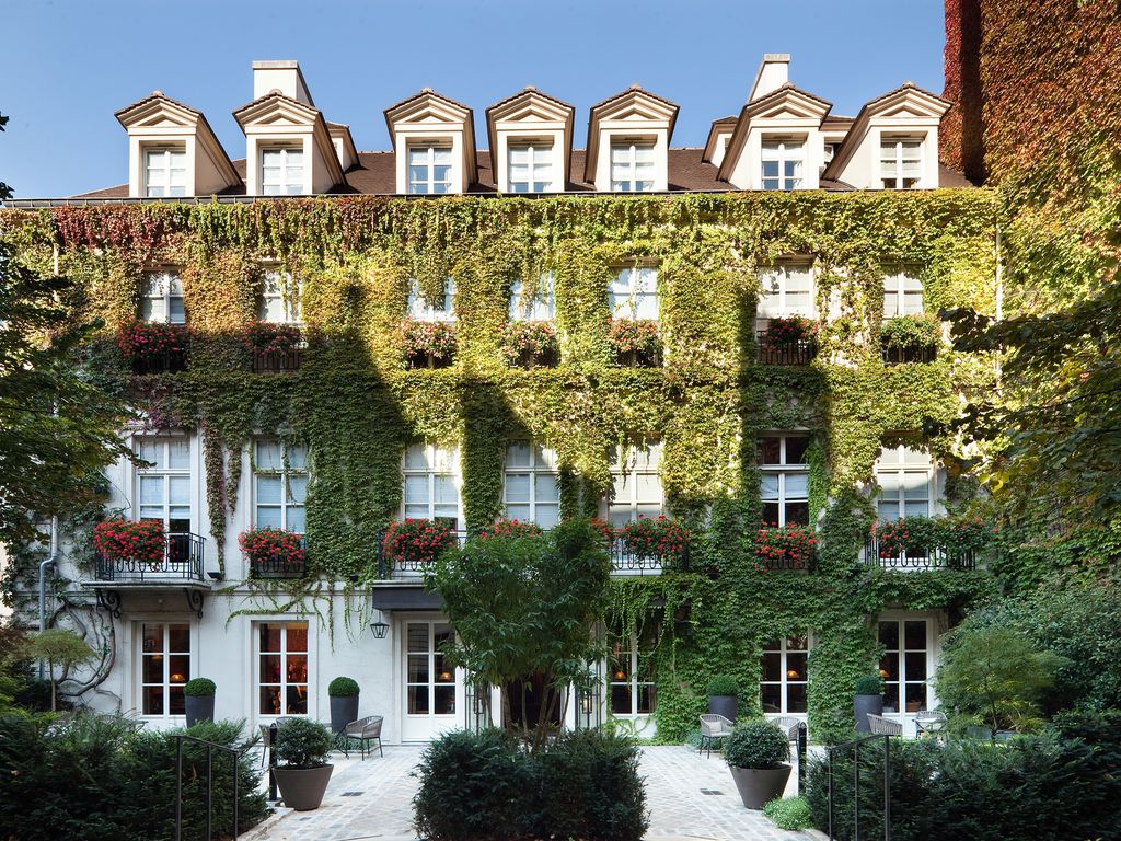 Le Pavillon de la Reine 2