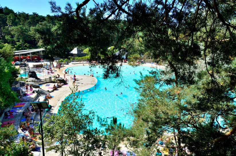 Piscine estivale à la base de loisirs de Buthiers 1