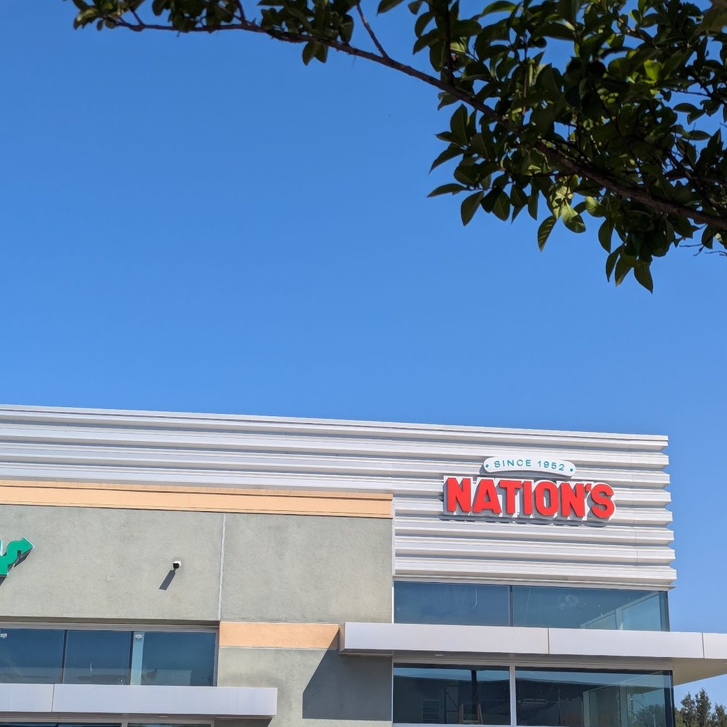 Nation's Giant Hamburgers & Great Pies 2