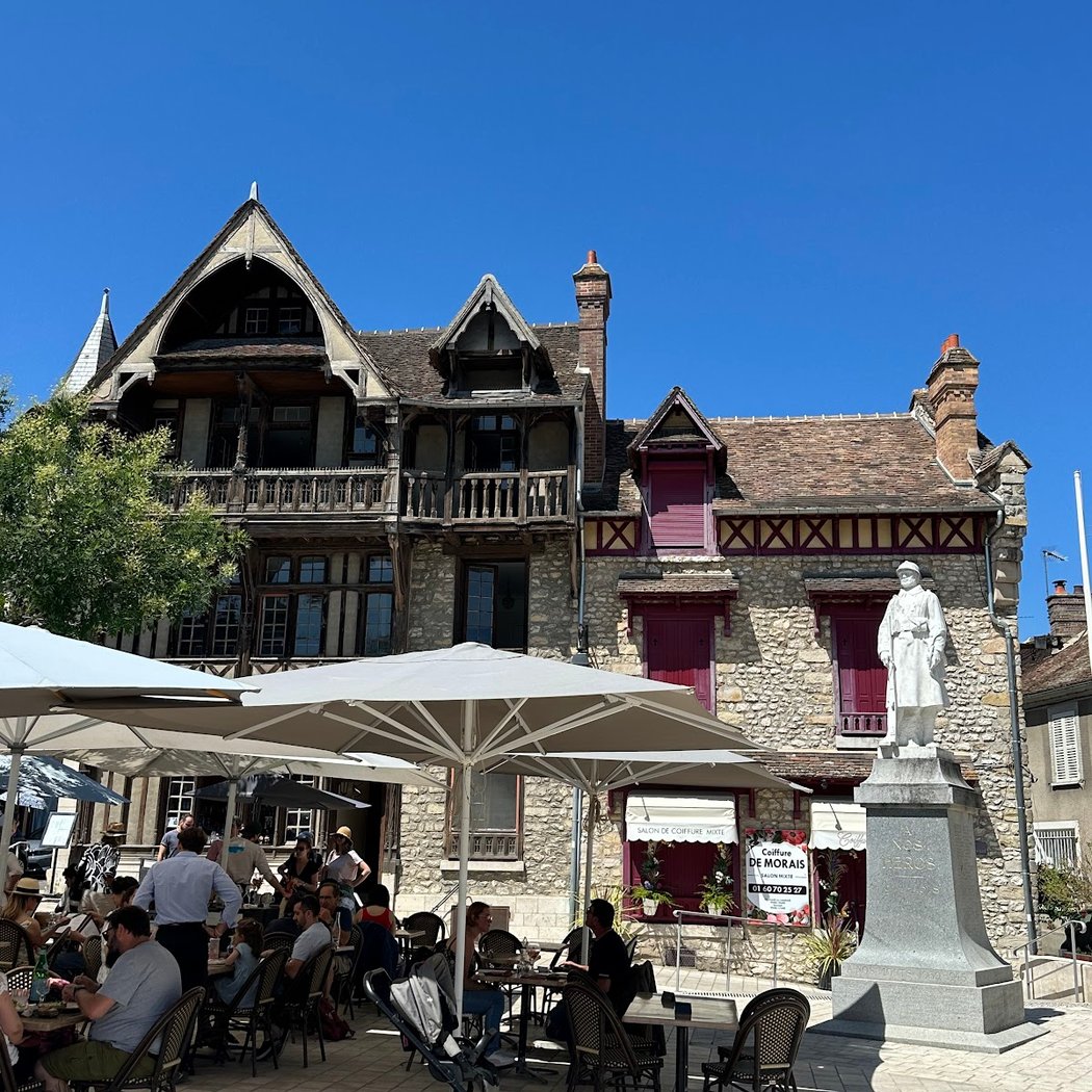 Place de l'hôtel de ville 1