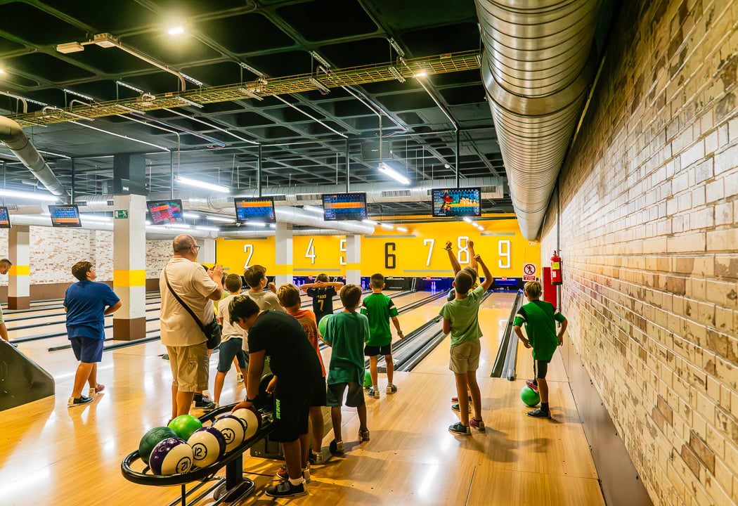 Soho Bowling - Game & Food 1