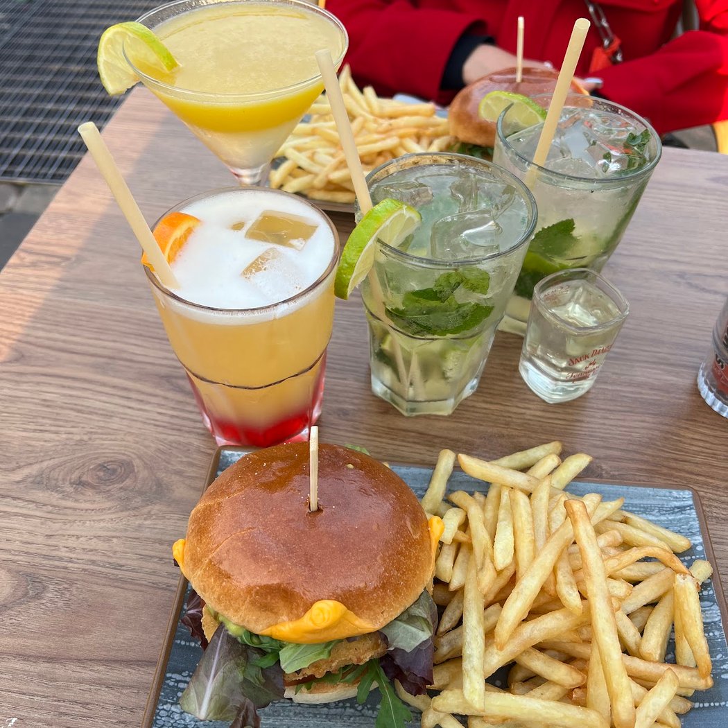 AKATHOR PUB 1