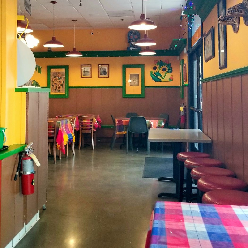 Los Cantaros Taqueria 3
