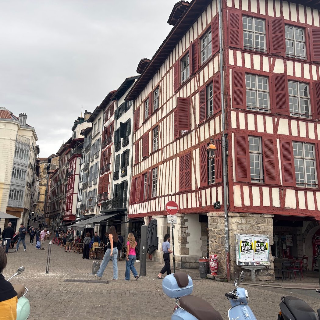 Quais de la Nive 5