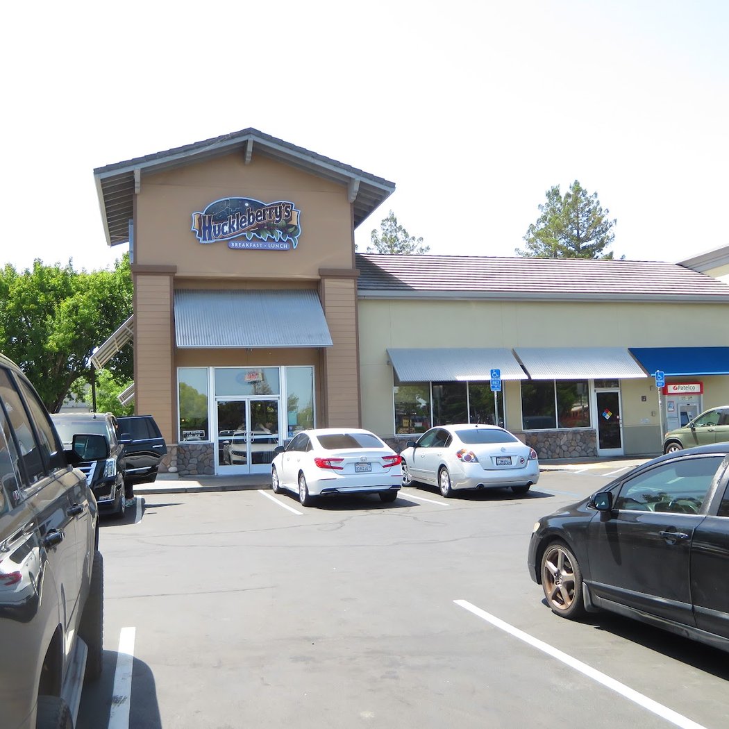 Huckleberry's Breakfast & Lunch 3