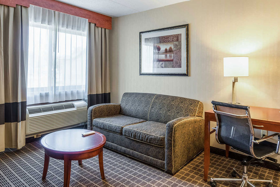 Comfort Inn & Suites West Springfield 2