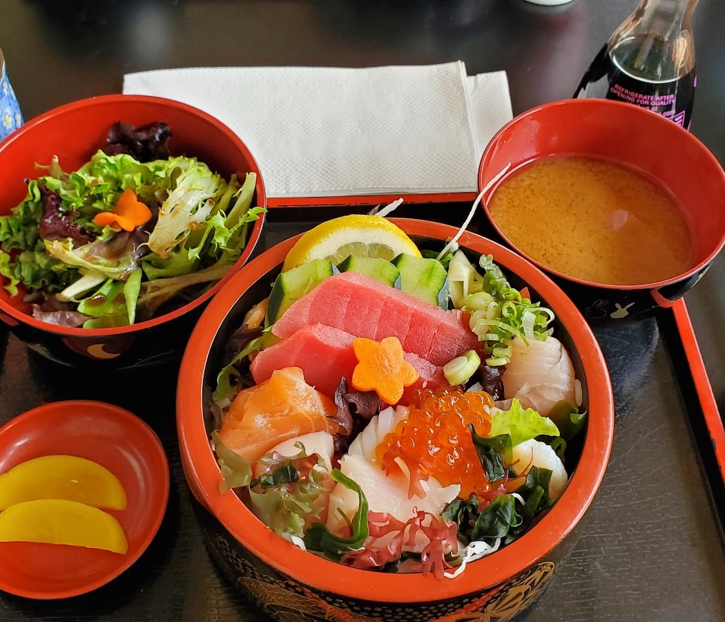 Papasan Rolls and Bowls Revolving Sushi Restaurant 1