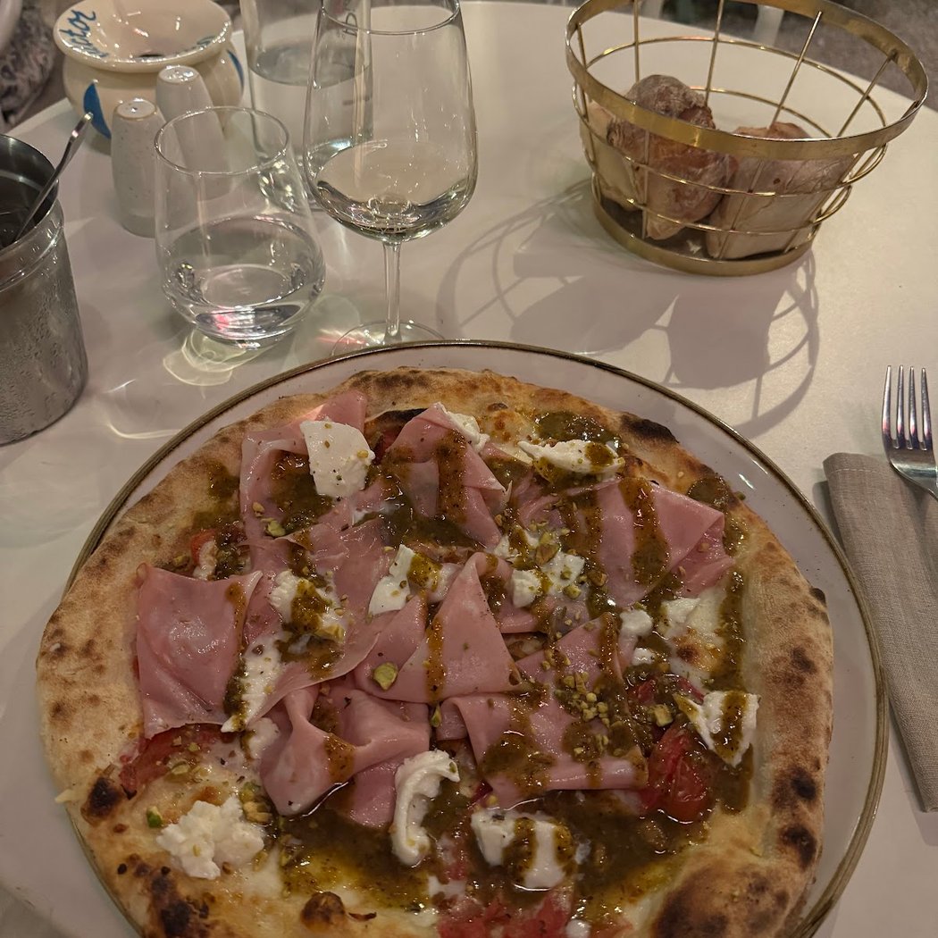 LA PIAZZA DES FRANGINS Restaurant 1