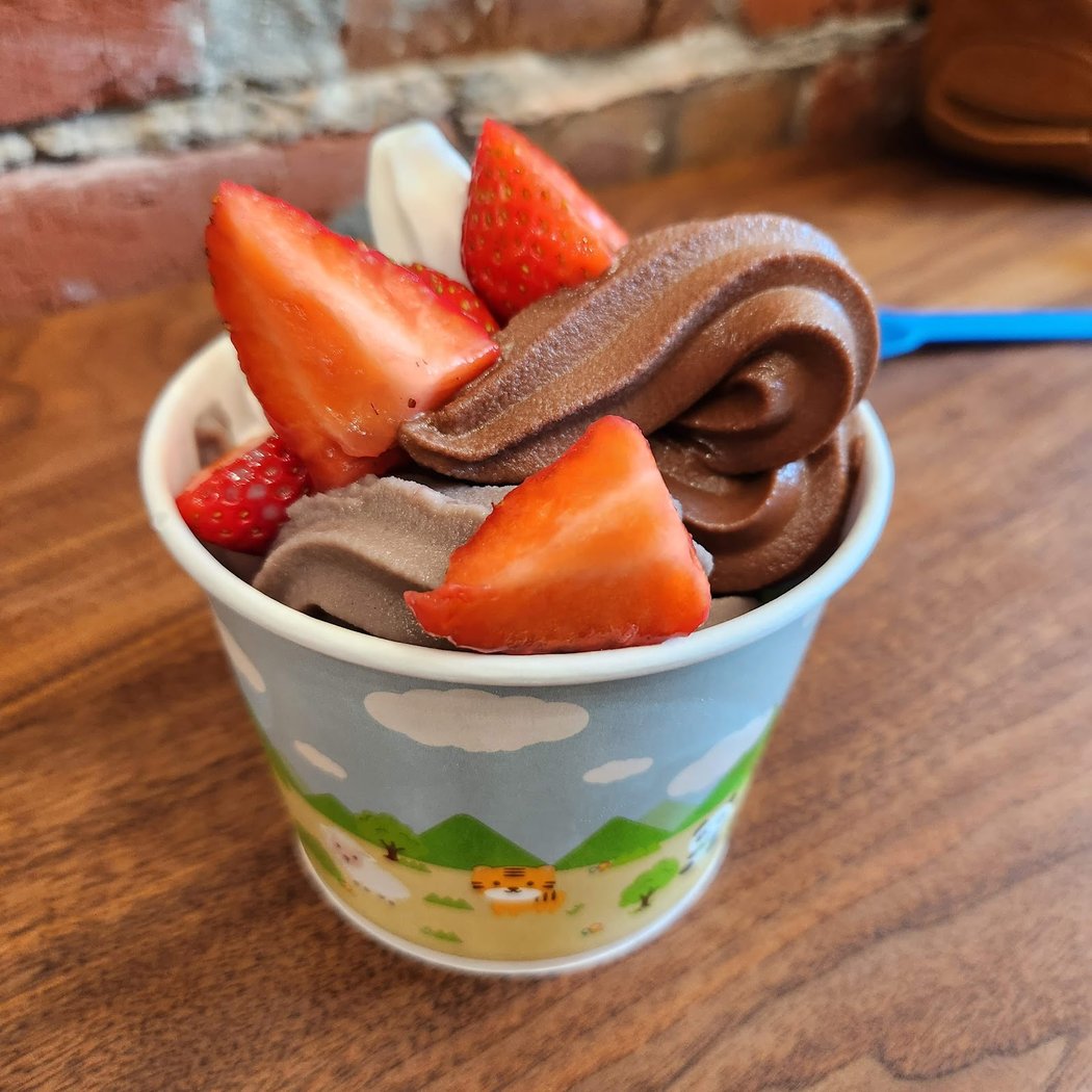 Auzzy the Bear Cafe, Boba Milk Tea, Frozen Yogurt & Smoothie Bar 1