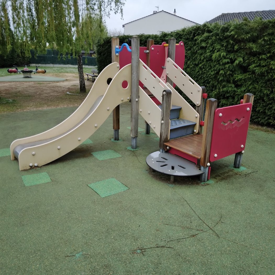 Aire de Jeux Square du Bel Air 1