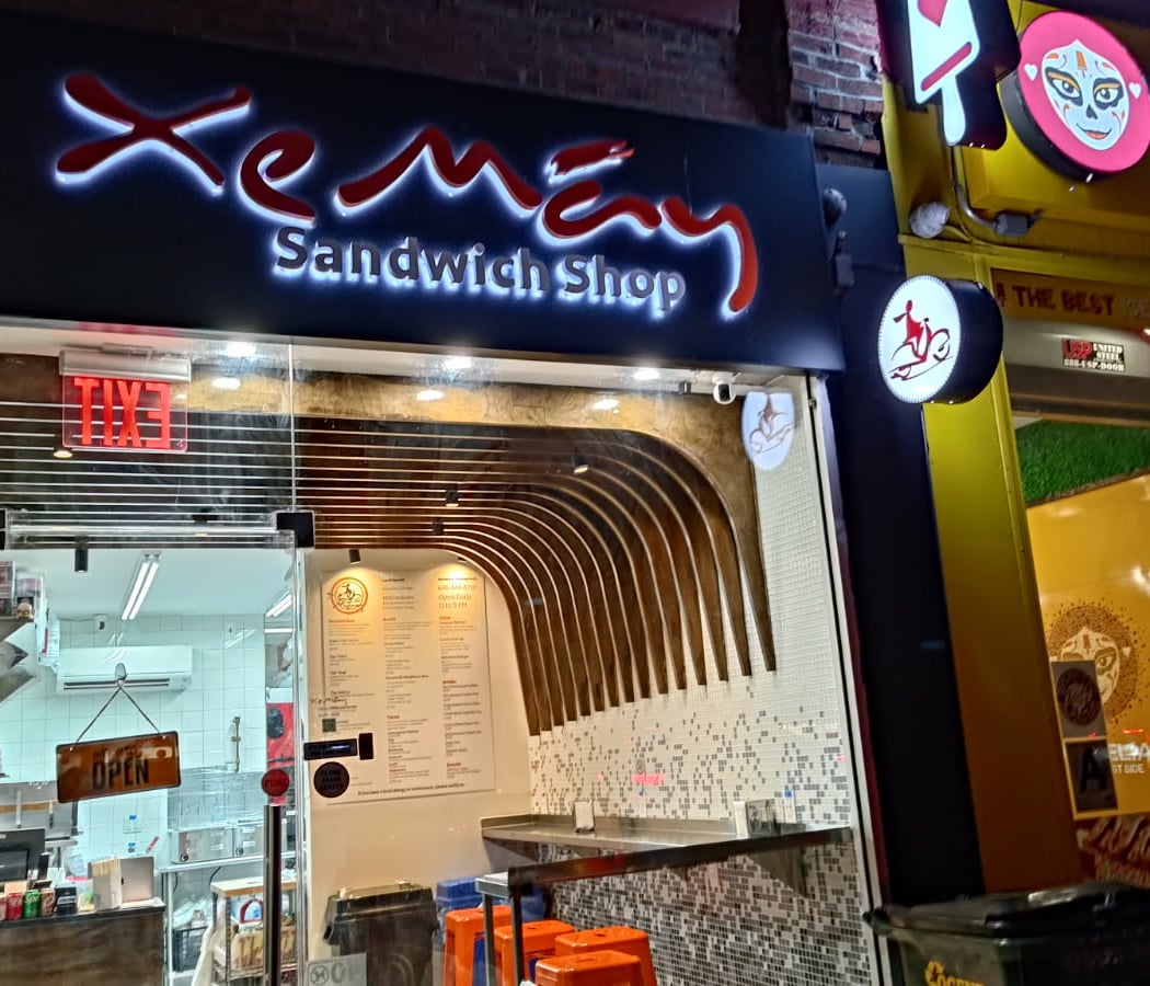 Xe May Sandwich Shop - Upper East Side 2