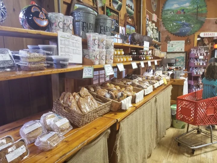 Woodside Orchards- Aquebogue Tasting Room 4
