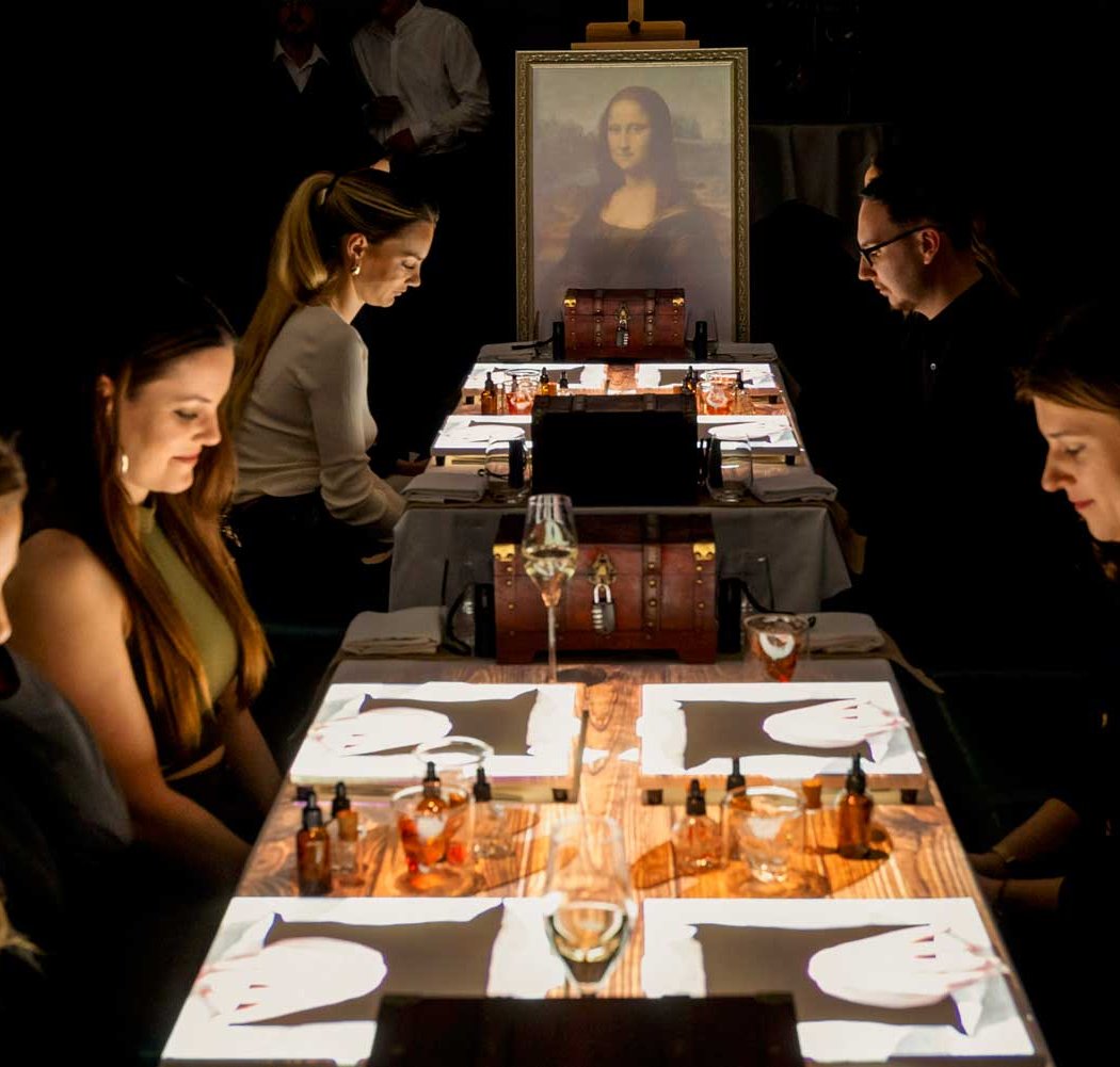 7 Paintings Immersive Dinner Show at ROGER 1