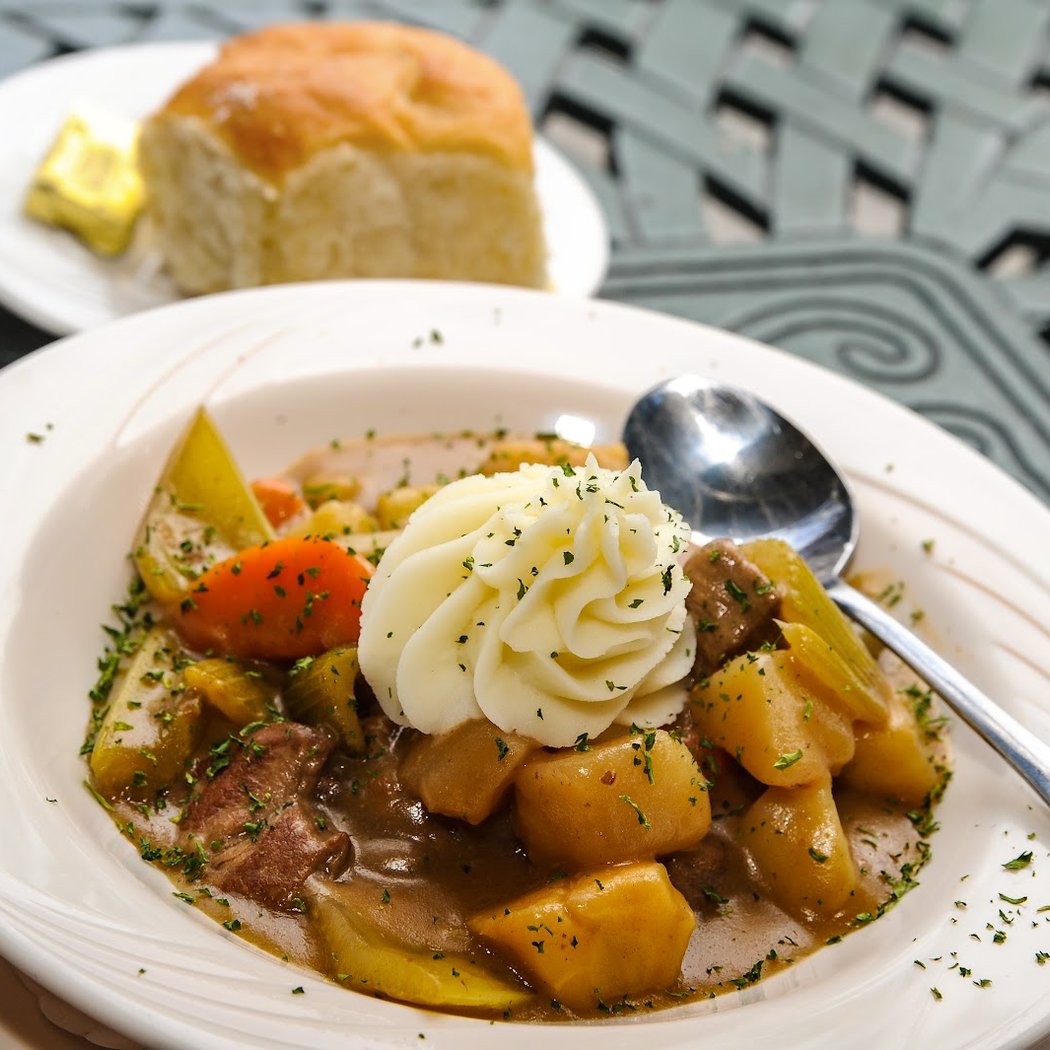 Molloy's Irish Pub & Restaurant 3