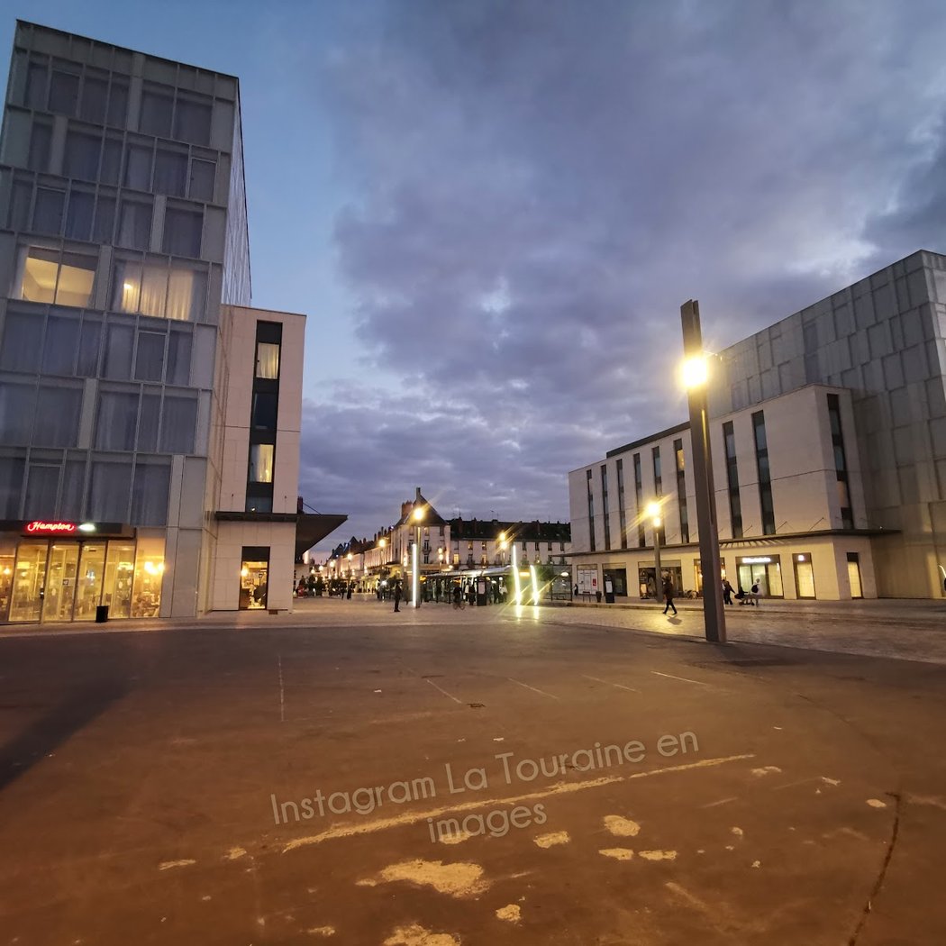 Place Anatole France 4