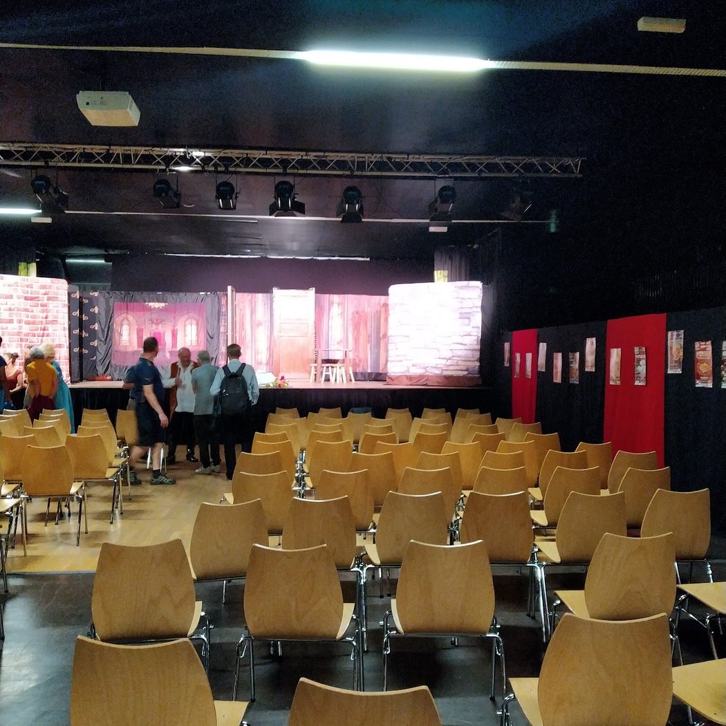 Salle des fêtes Jules-Hunebelle 2