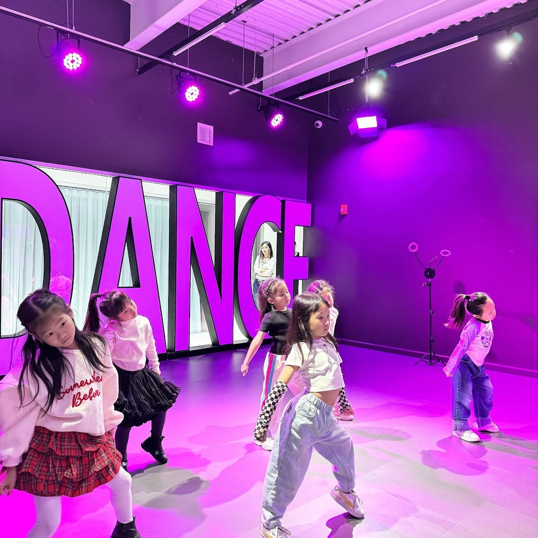 HL Dance & Performing Arts Studio 2