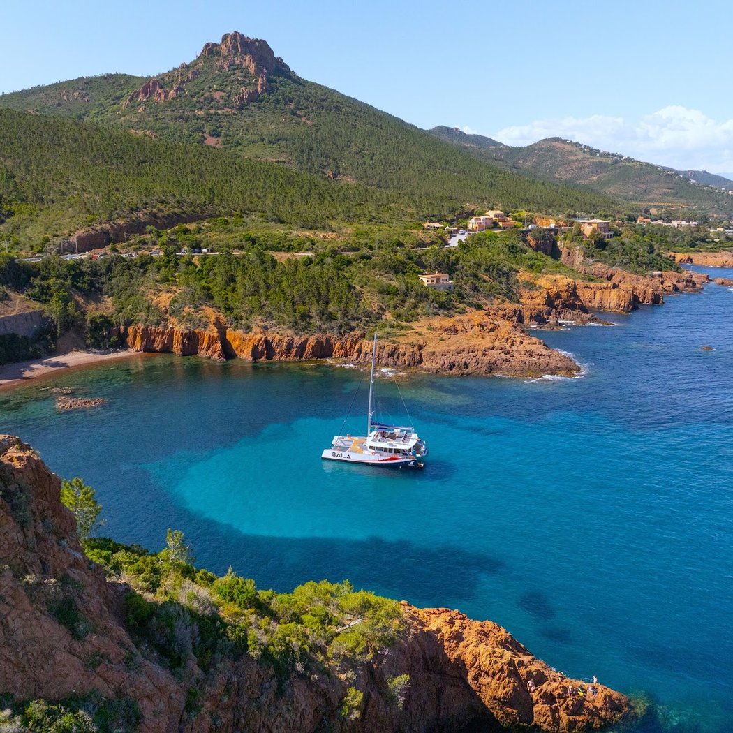 AMC Cape Grace Saint-Raphaël - Sorties en mer en catamarans et privatisation dans le Var 1