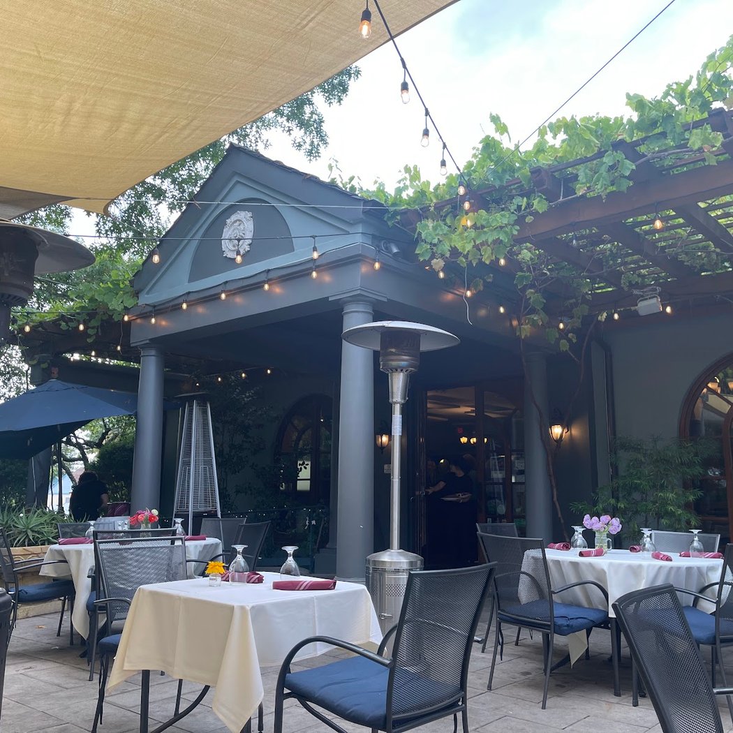 Gravenstein Grill 3