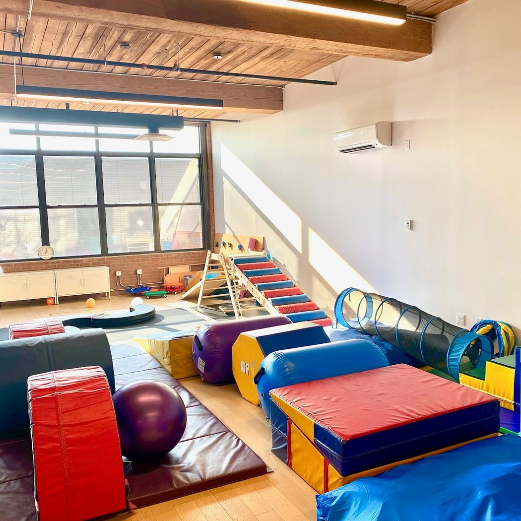 Baby & Me classes & hangs for new parents 4