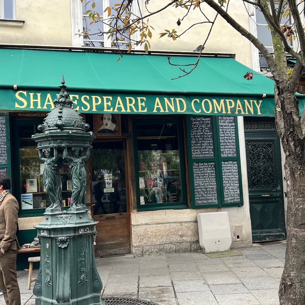 Cherche des trésors littéraires dans le quartier Latin 3