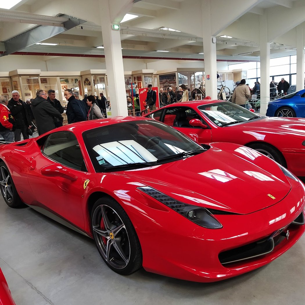 Grande Bourse d'échanges auto, moto, documentation miniatures 3