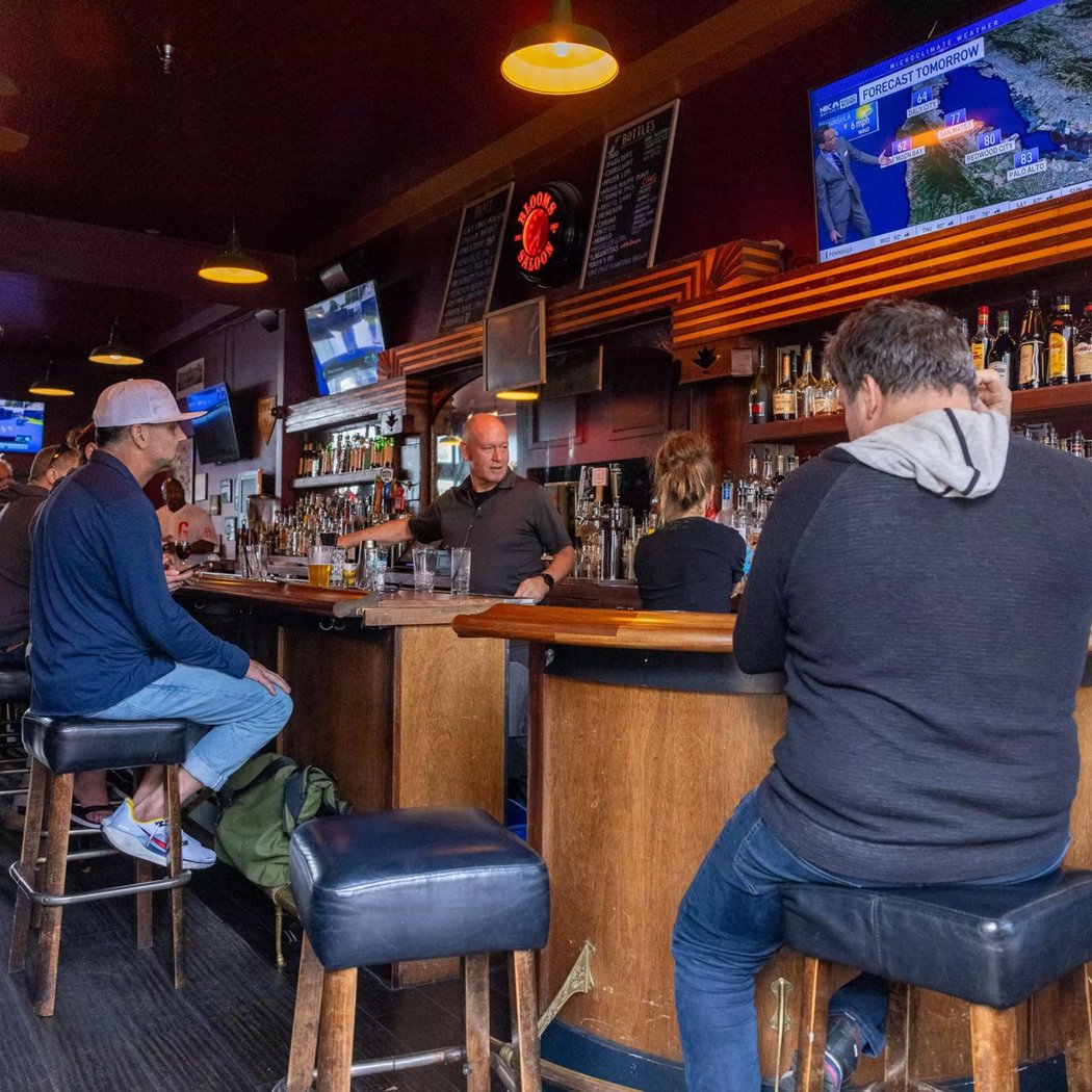 Blooms Saloon 3