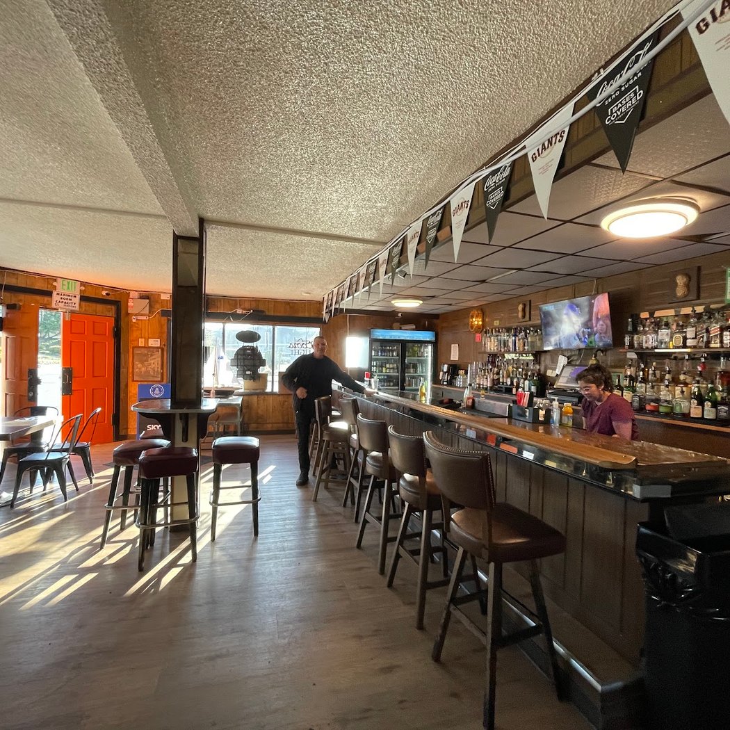 Fairway Cocktail Lounge 3