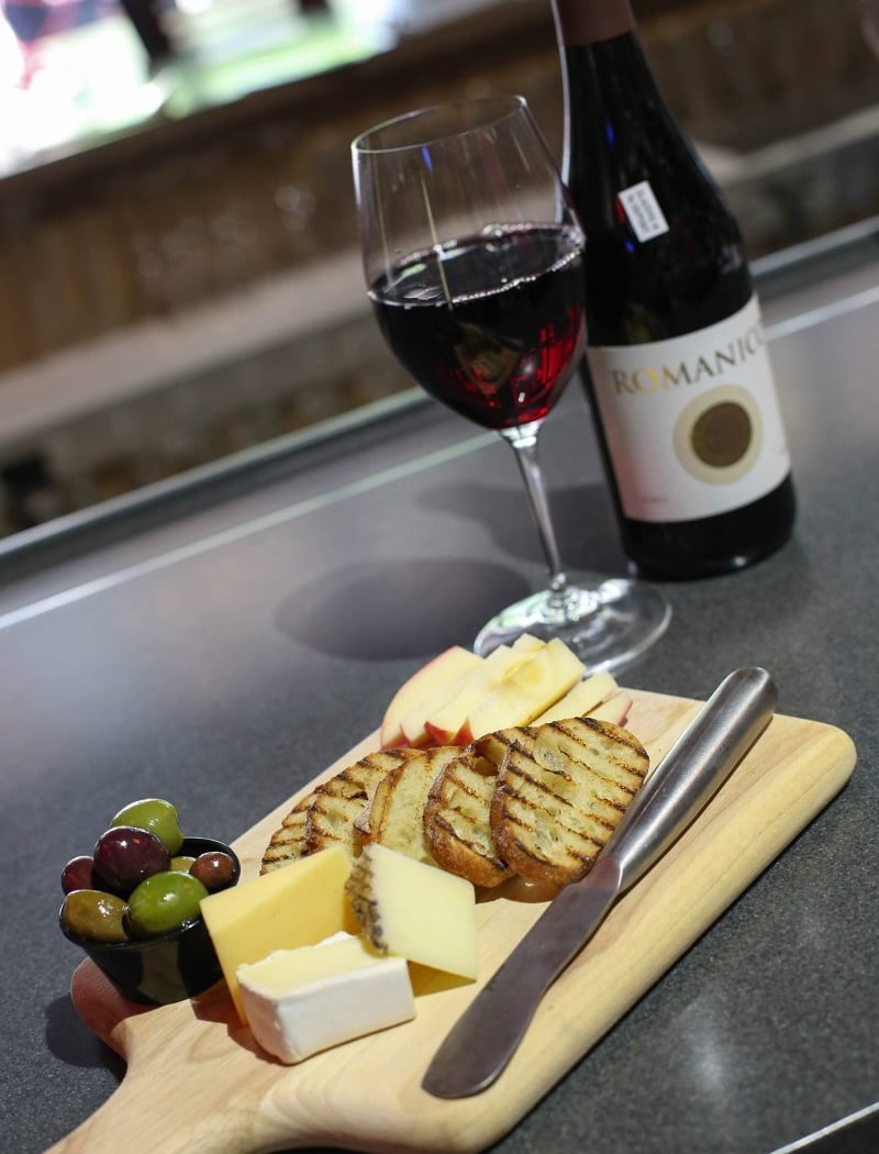 Free Friday Wine Tasting 2