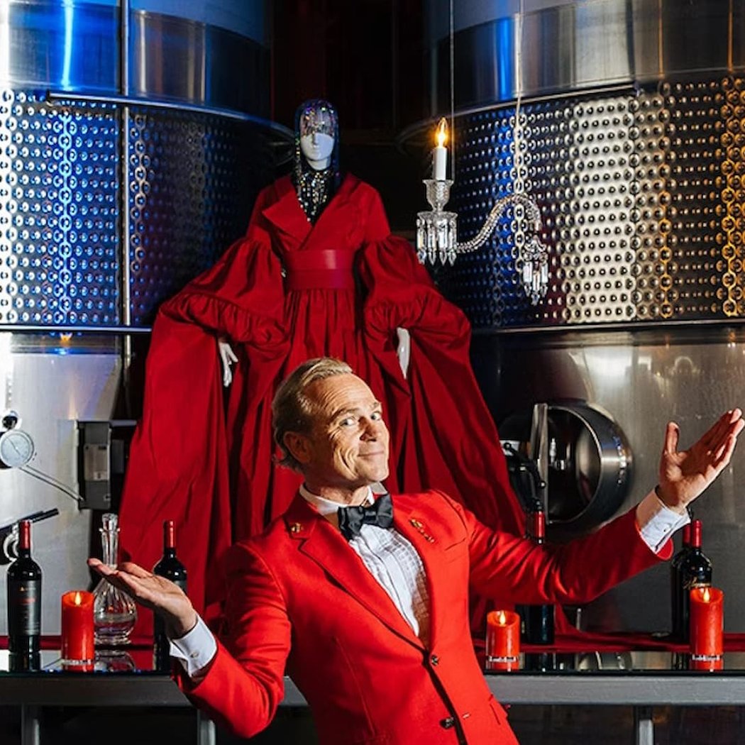 The Red Party, A Night at the Moulin Rouge 2