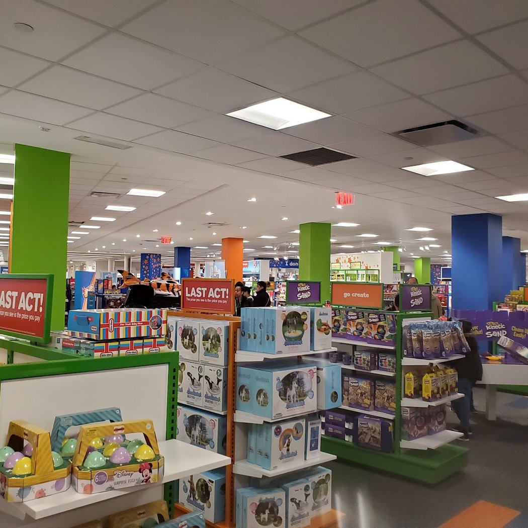 Toys "Я" Us at Macy's 4