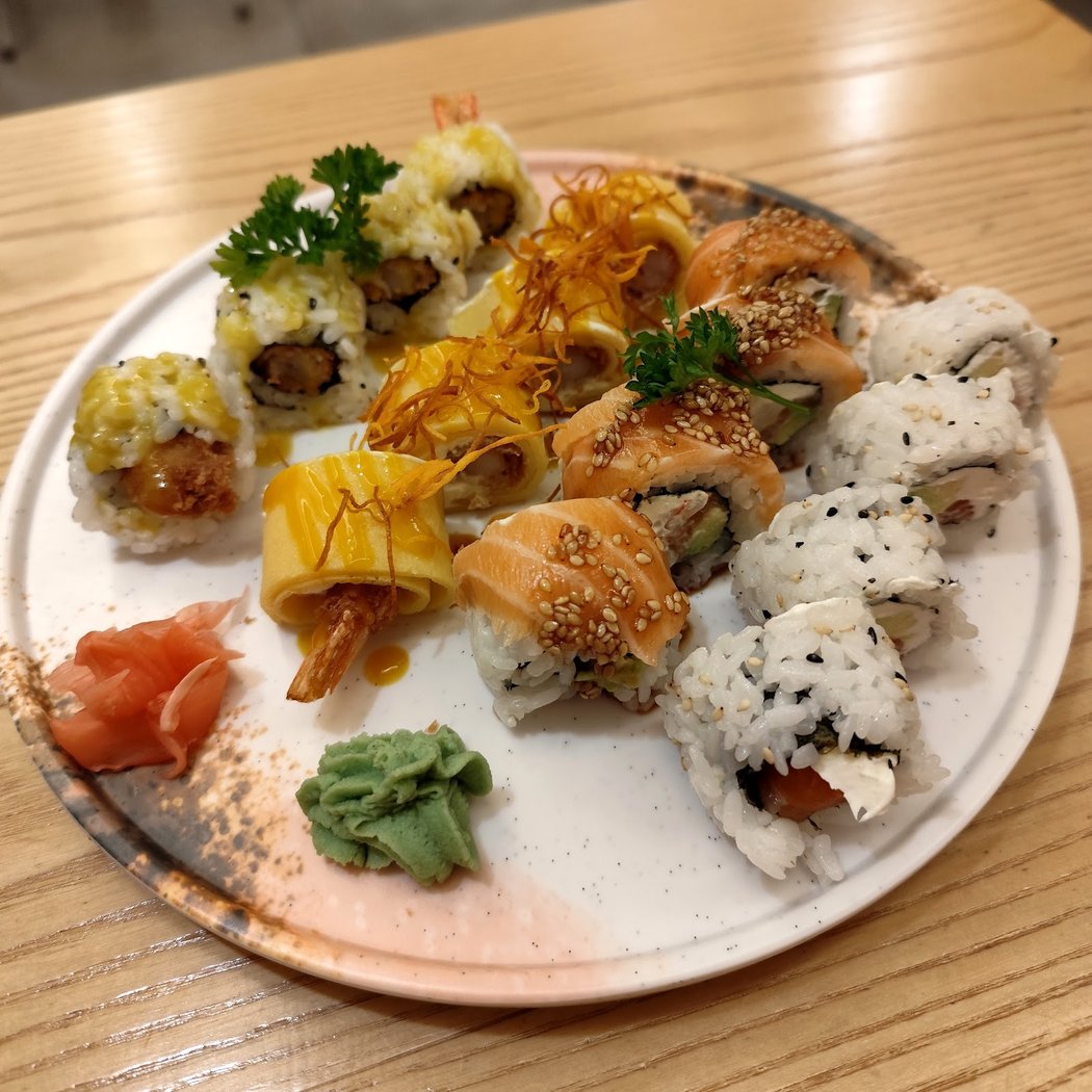 CLUB SUSHI BAR 1