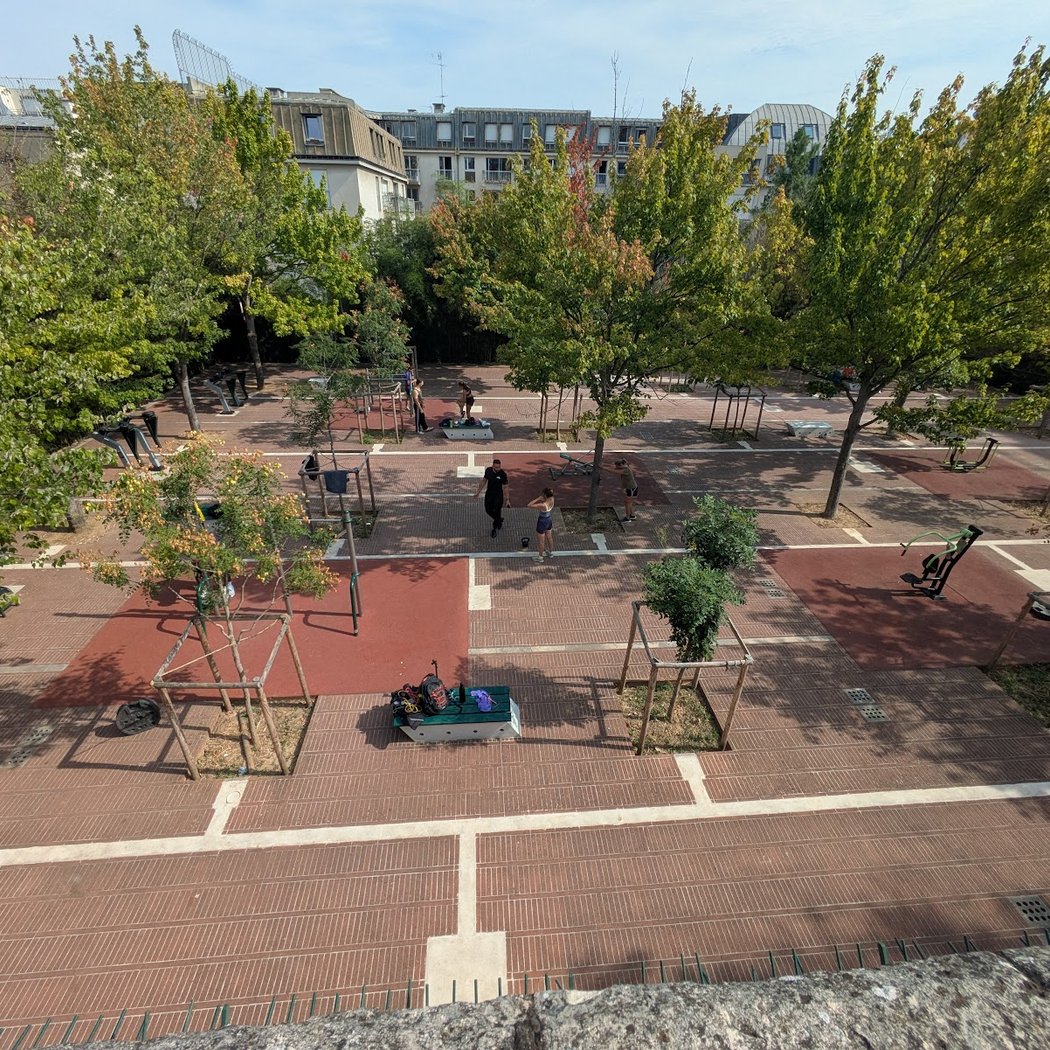 Charlotte Valandrey Garden 1