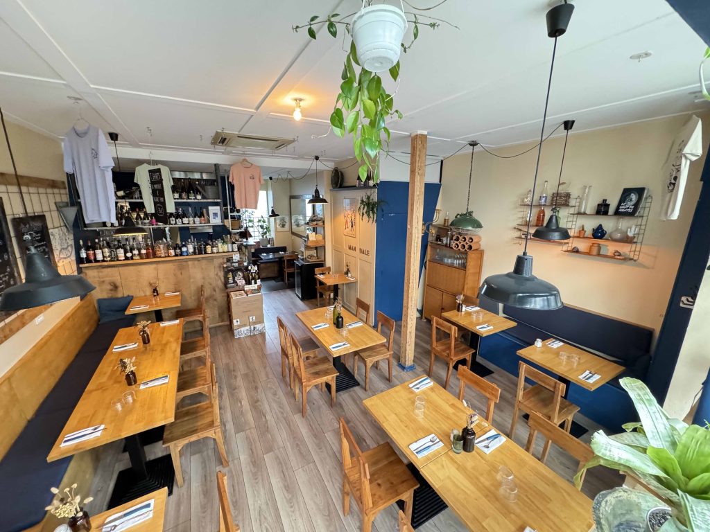 La Mandale Restaurant 3