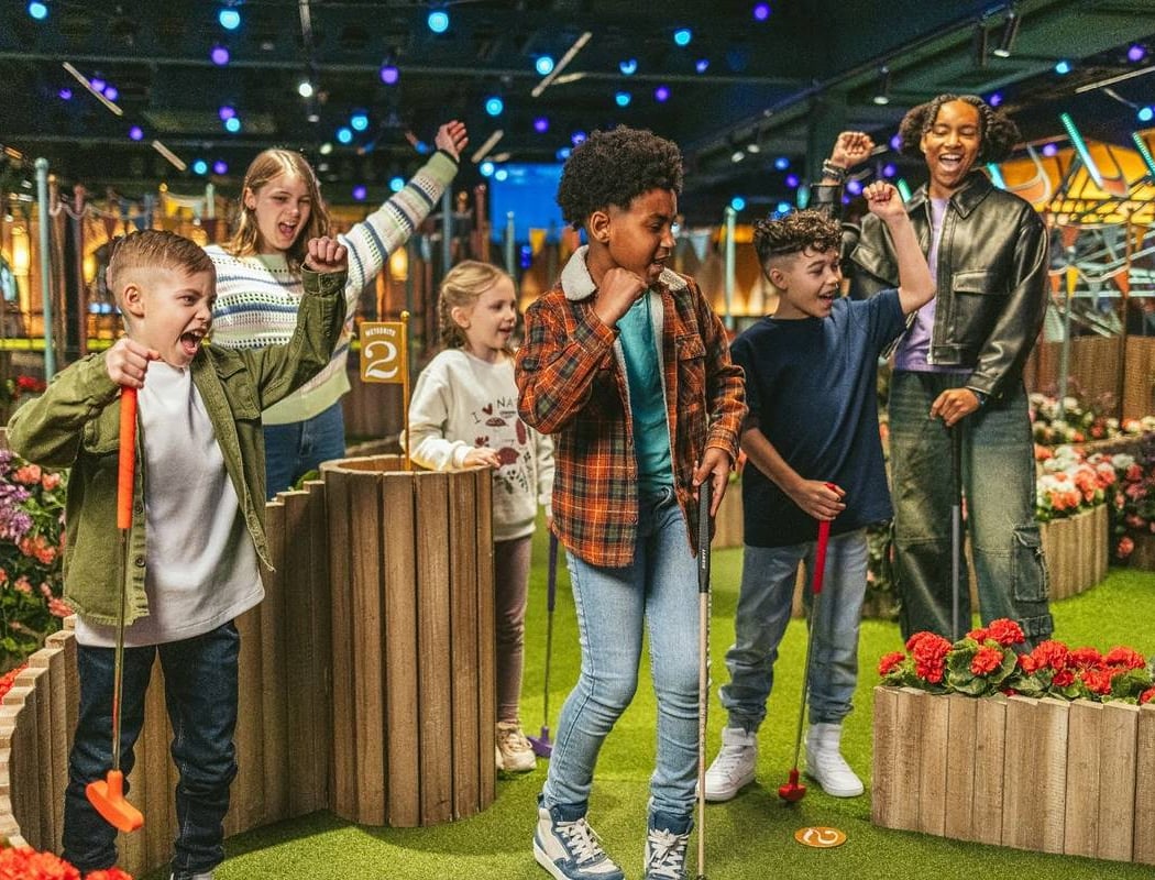 Kids Day at Swingers Crazy Golf Club 1