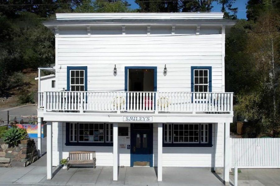 Smiley's Saloon, Hotel & Kitchen 5