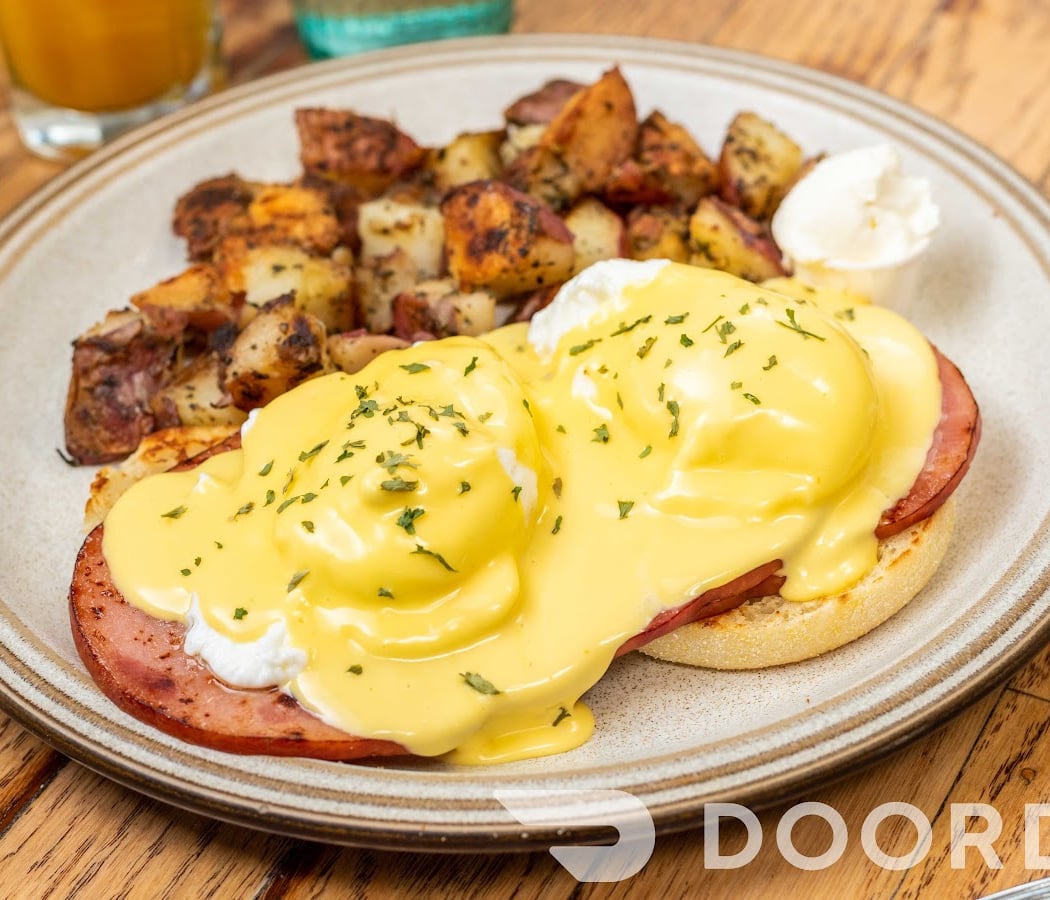 Lynn & Lu's Escapade Cafe 1